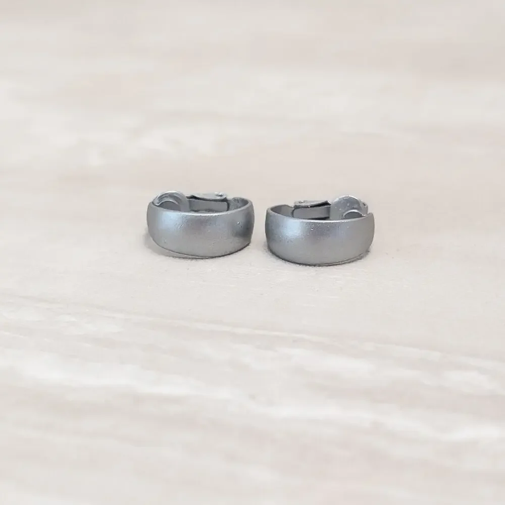 Vintage Clip On Earrings 0.75